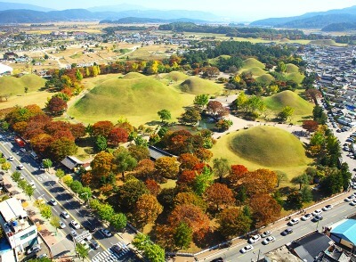 El parque de tumbas de Silla, Gyeongju, Corea del sur