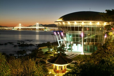 Busan iluminado