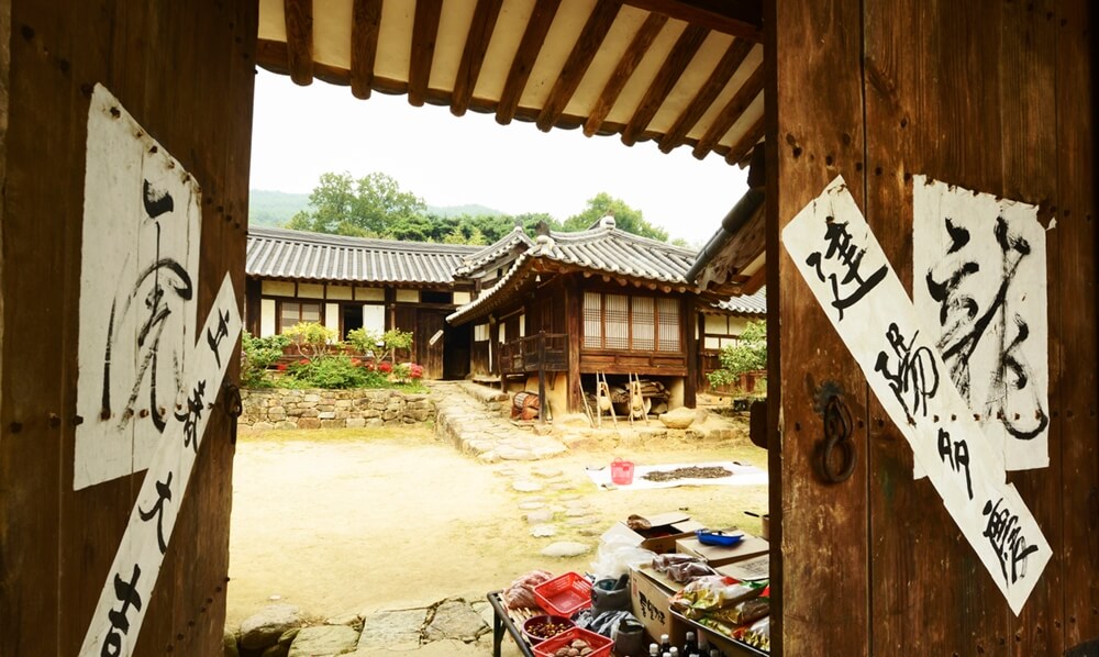 Hanok original con patio en el centro de la casa