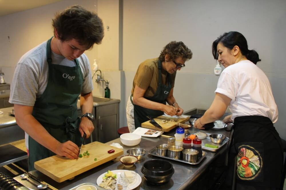 Clase de cocinar comida corana