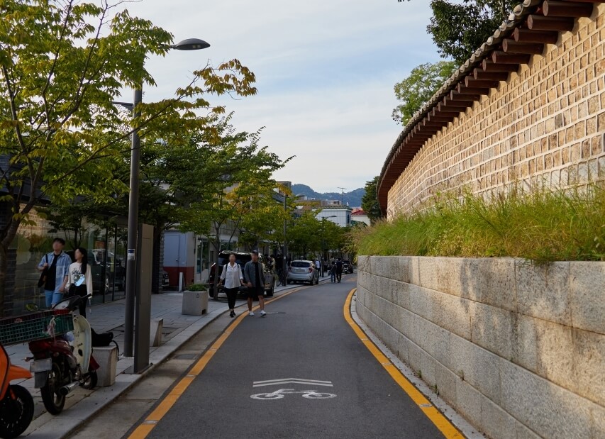 Sooragil es un camino tranquilo cerca de ikseon-dong