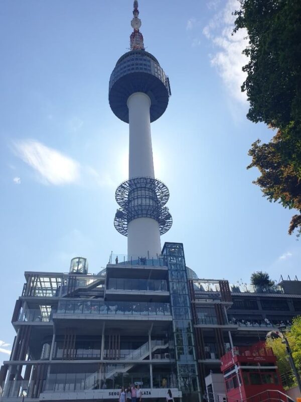 N Seoul Tower está encima del parque Namsan