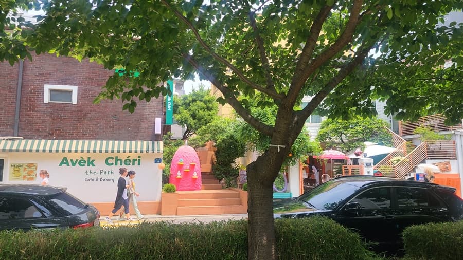 Cafetería linda a lado del bosque de Hongdae Seúl Corea del sur