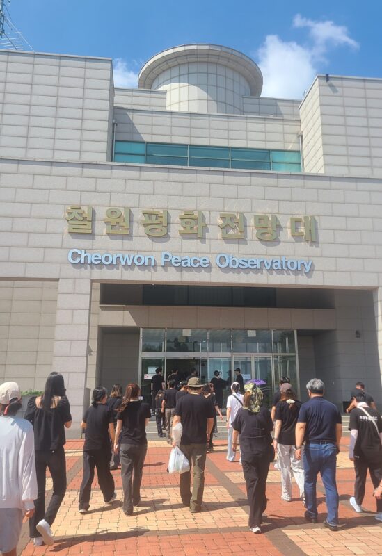 Hay muchos visitantes en el observatorio de Cheolwon DMZ