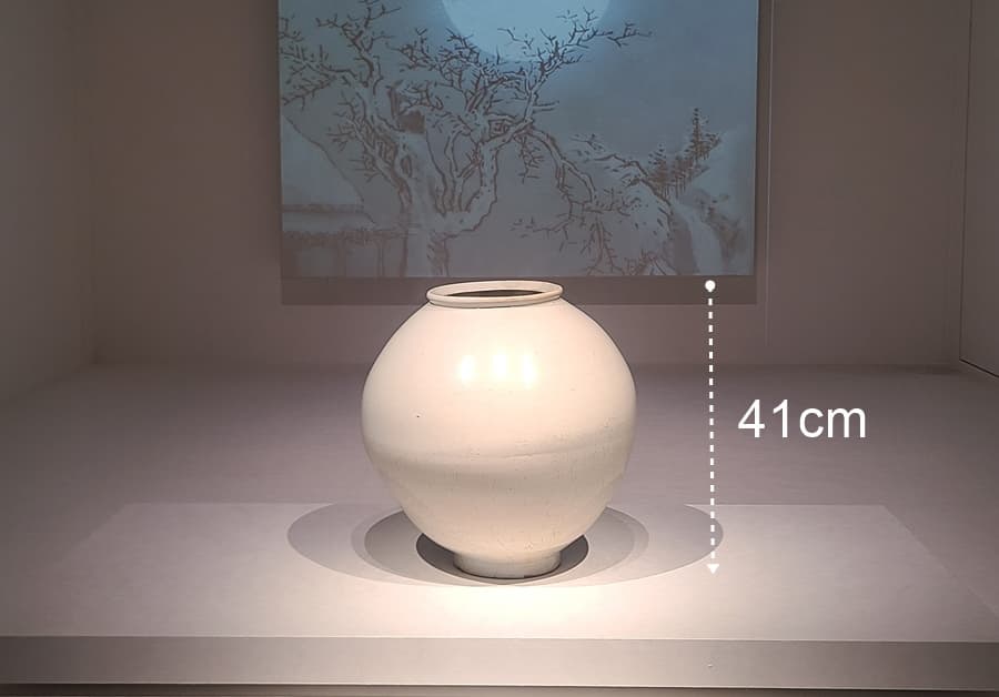 La porcelana de la luna llena de Corea