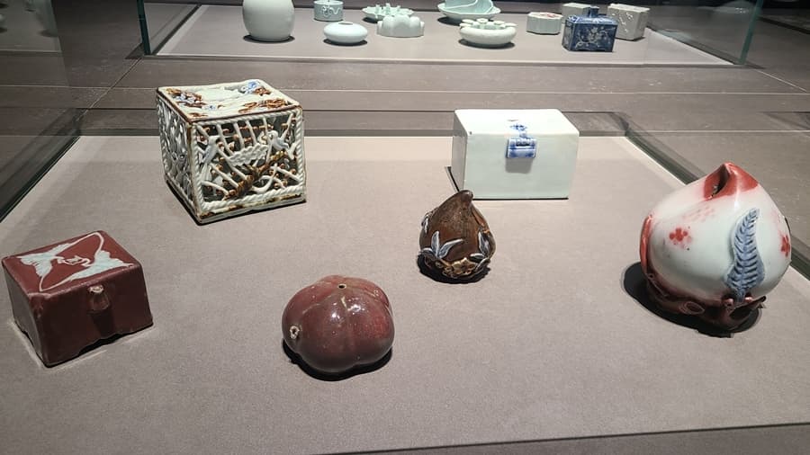 La porcelana con varios colores de la dinastía Joseon
