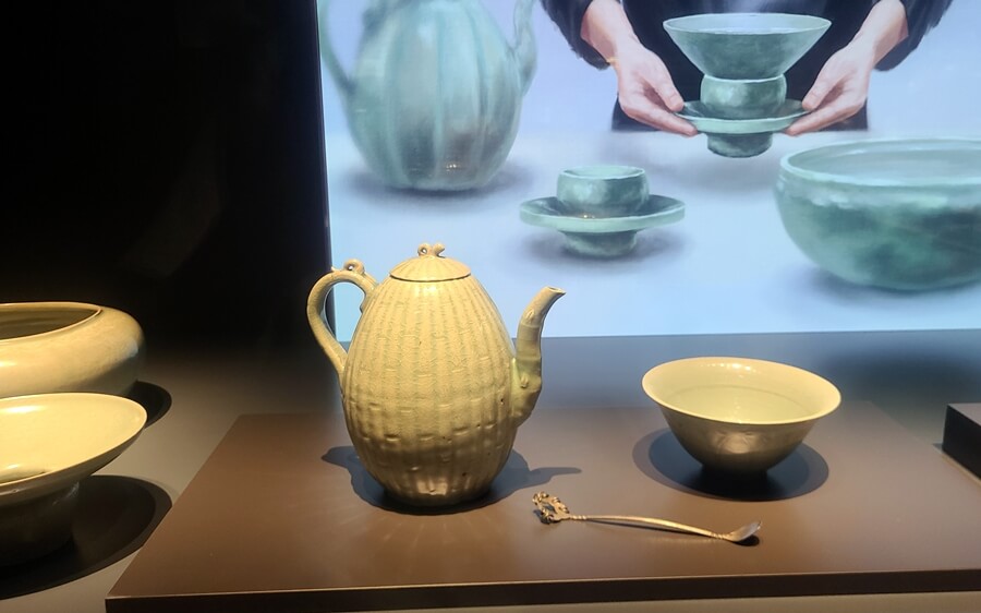 Medición Te fue un motivo del uso popular de porcelana azul verde.
