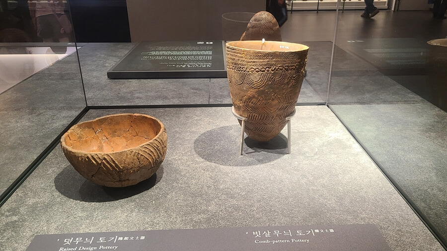 Cerámica de patrón de peine es un artefacto muy común de la Edad Neolítico.