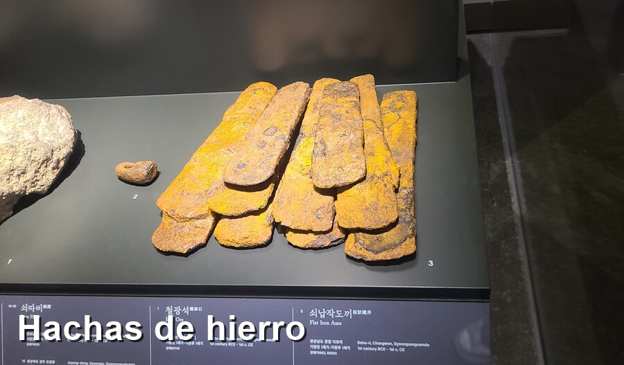 Las hachas de hierros eran uilizadas como moneda durante la época de hierro.