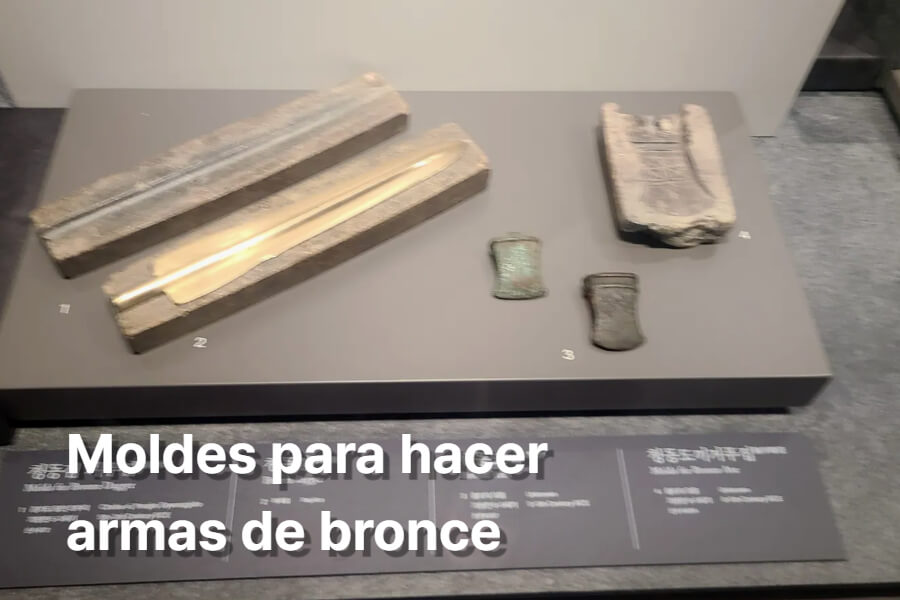 El molde de armas de bronce durante la Edad de Bronce 