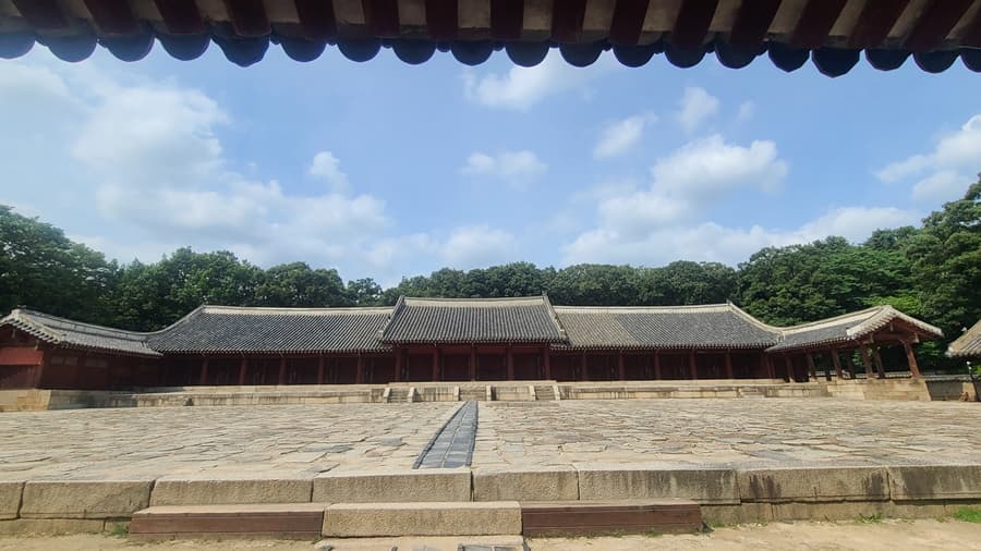 Yeongnyeongjeon, el segundo santuario alberga 16 salas para 16 reyes.