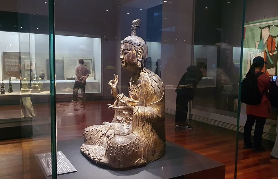 Estatua de Ángel budista.