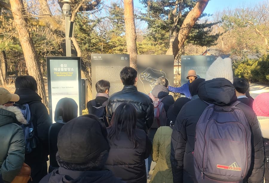 Visitantes deben seguir guía de Jongmyo