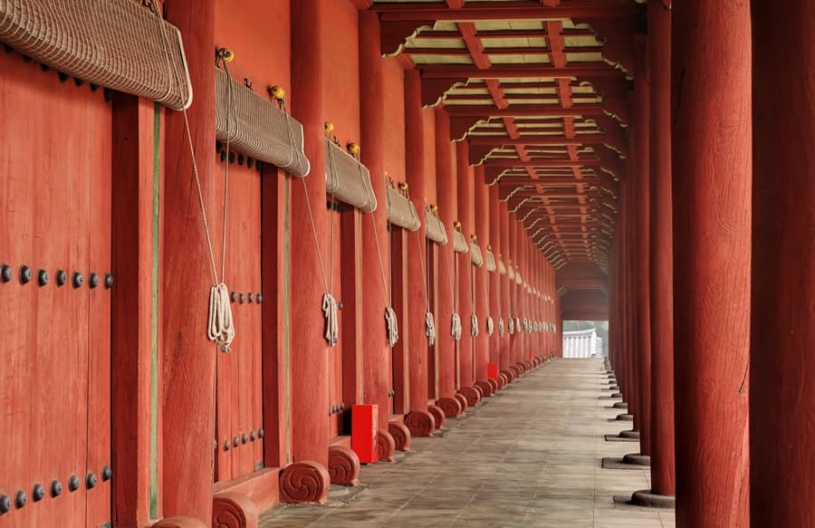 Los pilares de las salas espirituales del santuario Jongmyo
